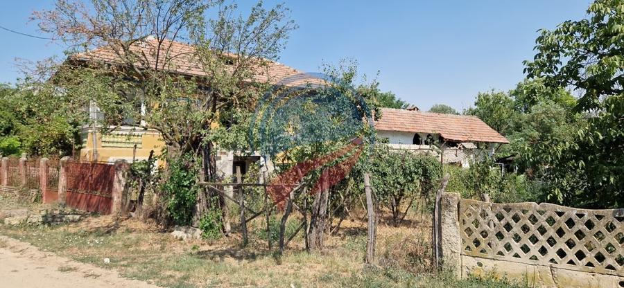 Casă individuală cu 5 camere cu Canalizare în Bâzdâna