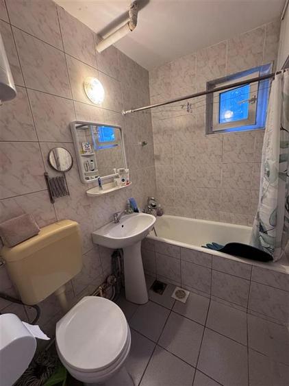 Apartament cu 2 camere semidecomandat, mobilat în Berceni