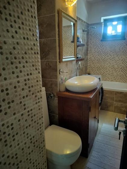 Apartament cu 3 camere semidecomandat, mobilat în Craiovița Nouă