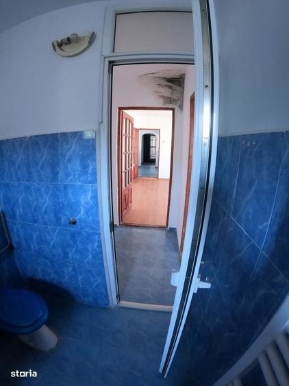 Apartament cu 3 camere semidecomandat în Tineretului
