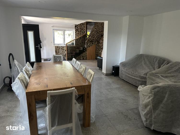 Casă cu 7 camere cu Teren 4000 Mp în Strâmba