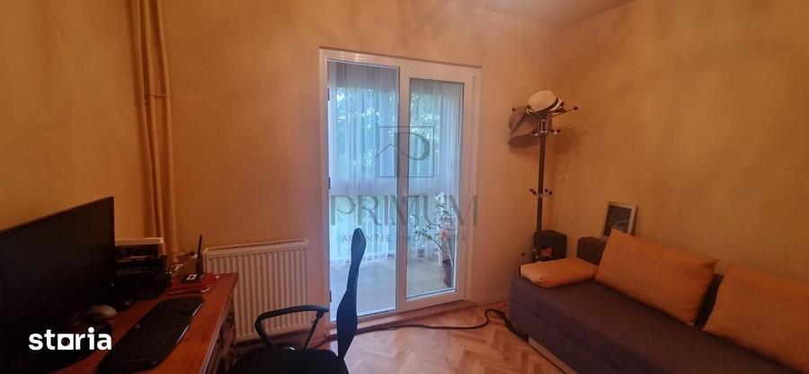 Apartament cu 4 camere decomandat în Est
