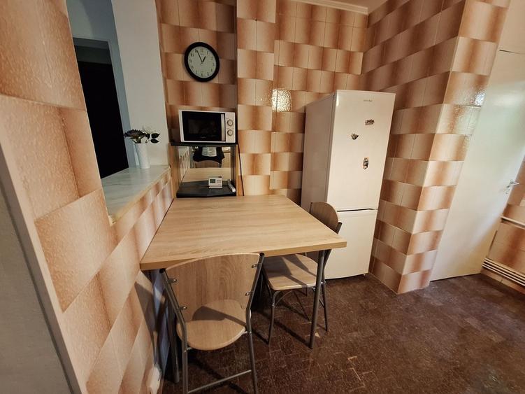 Apartament cu 2 camere decomandat, mobilat în Vitan