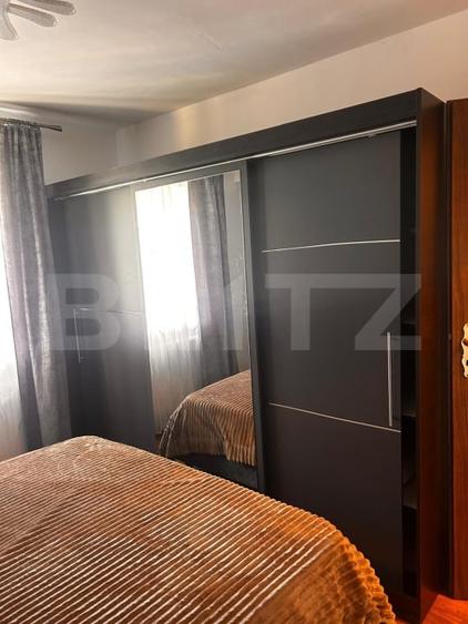 Apartament cu 3 camere semidecomandat, mobilat în Central