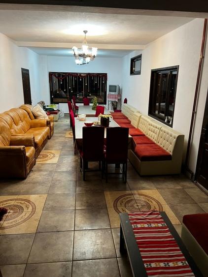 Casă individuală cu 10 camere cu Piscina în Dâmbovicioara