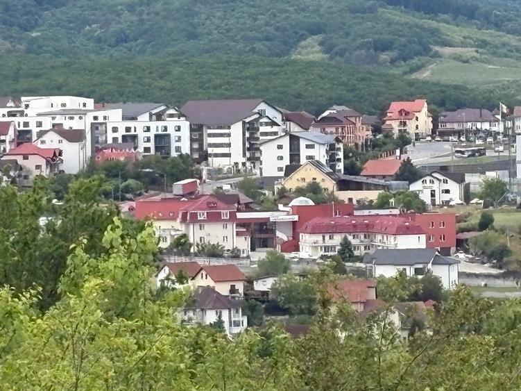 Teren Construcții intravilan de 1500 mp, în Est