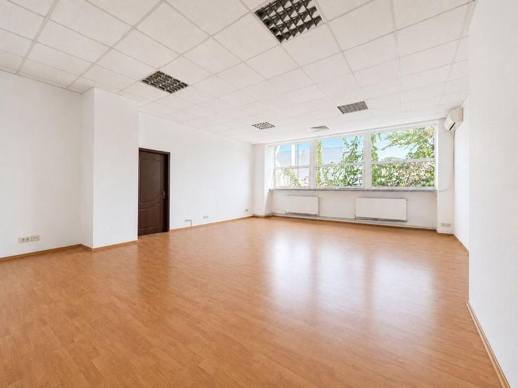 Spațiu comercial, de 150 mp, în Panduri