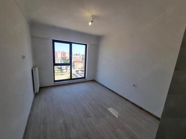 Apartament cu 3 camere decomandat în Energia