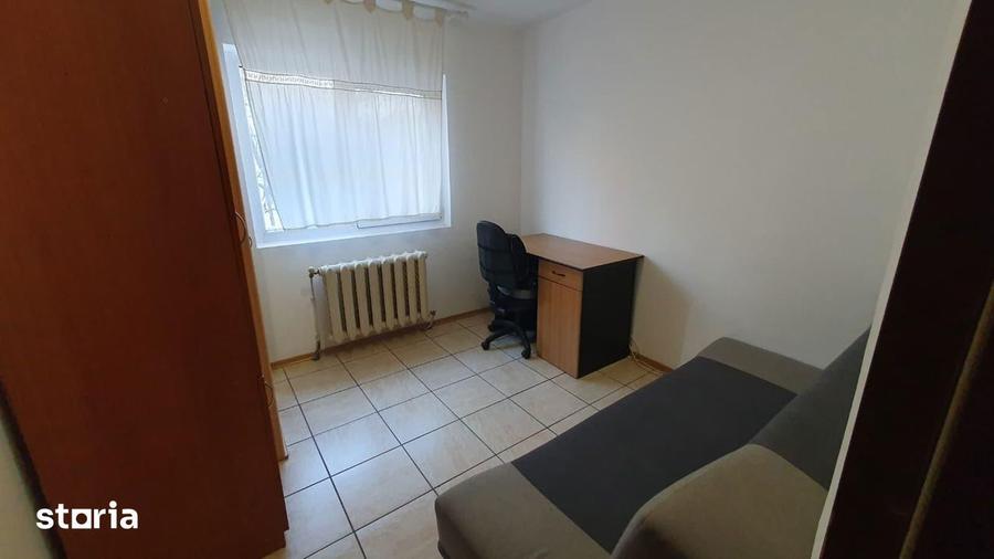 Apartament cu 4 camere decomandat, mobilat în Central