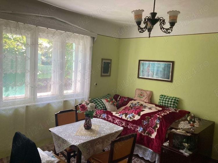 Casă cu 4 camere în Dumbrăvița