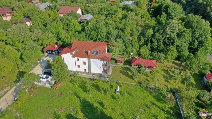 Casă cu 8 camere cu Teren 2130 Mp în Nistorești