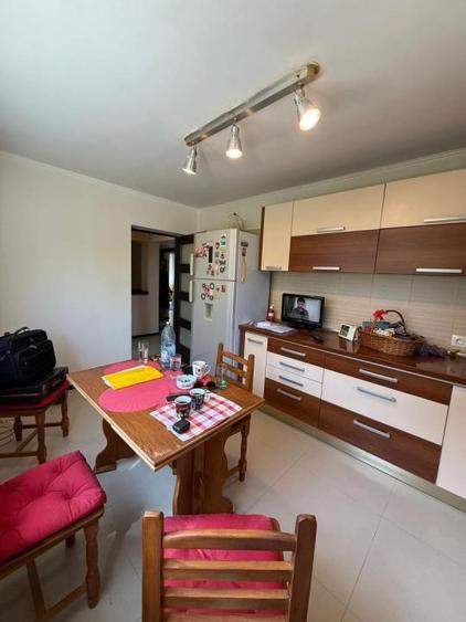 Casă cu 5 camere cu Teren 580 Mp în Mogoșoaia