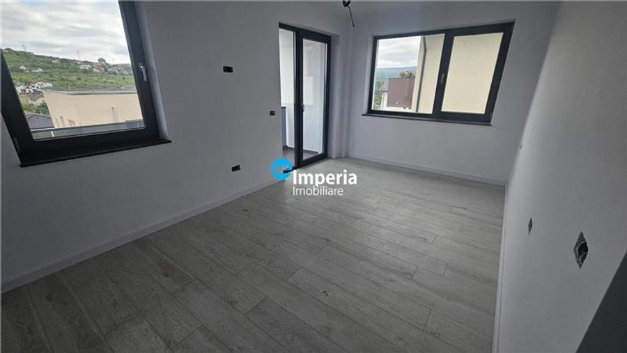 Duplex cu 4 camere cu Canalizare în Bucium
