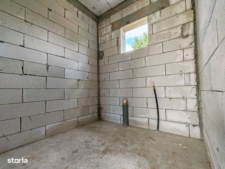 Casă cu 4 camere în Lumina