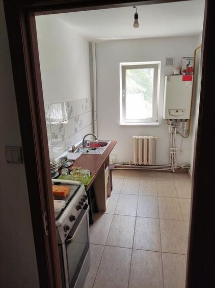 Apartament cu 3 camere semidecomandat în Sud
