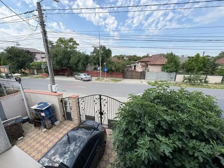 Casă individuală cu 7 camere cu Canalizare în Dărăști-Ilfov