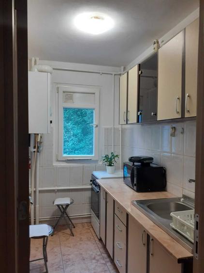 Apartament cu 2 camere semidecomandat în Giurgiului