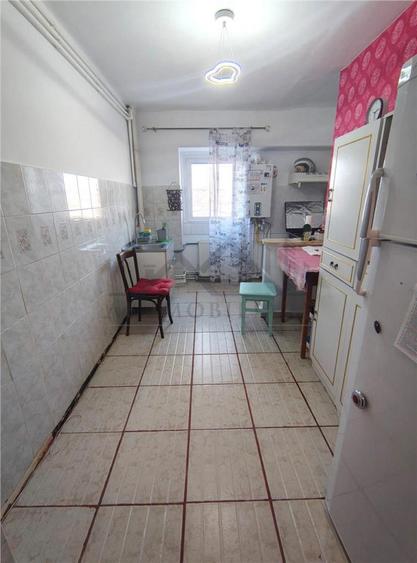 Apartament cu 4 camere decomandat, mobilat în Nicolina