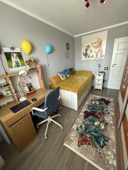 Apartament cu 4 camere semidecomandat, mobilat în Fizicienilor