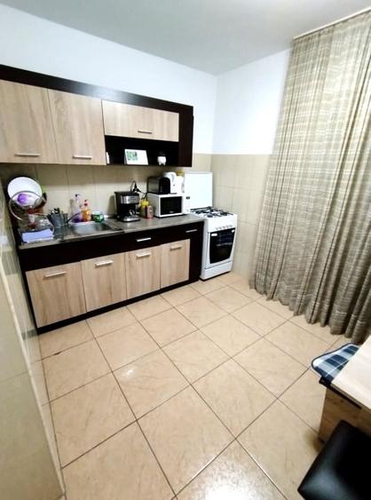Apartament cu 3 camere decomandat în Cetate