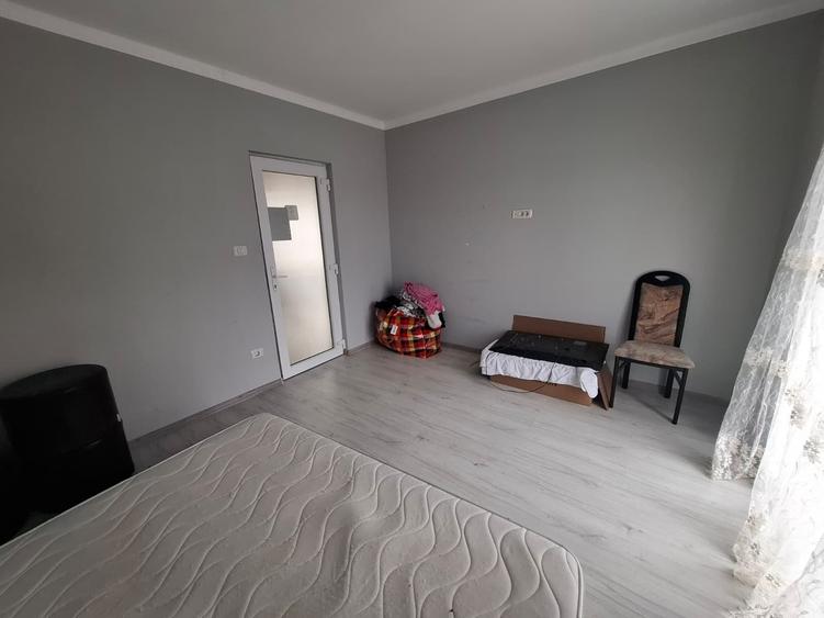 Casă individuală cu 4 camere cu Teren 350 Mp în Vladimirescu