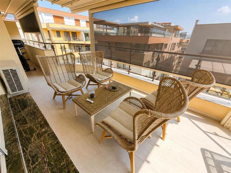 Apartament cu 4 camere decomandat în Herăstrău