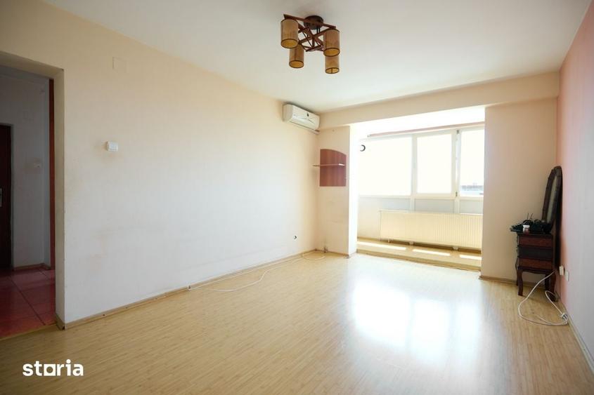 Apartament cu 4 camere semidecomandat în Craiovei