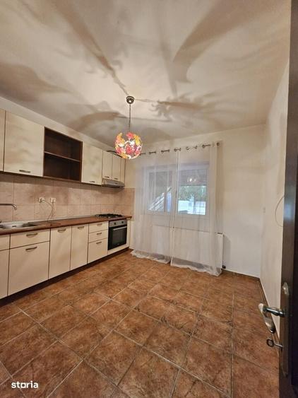 Casă cu 3 camere cu Teren 200 Mp în Central