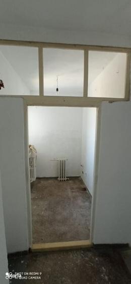 Apartament cu 4 camere decomandat în Calea București