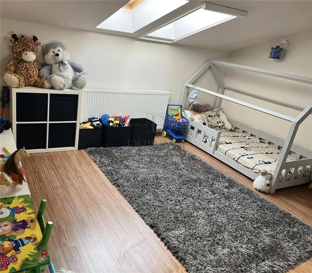 Penthouse cu 3 camere semidecomandat, mobilat în Giroc