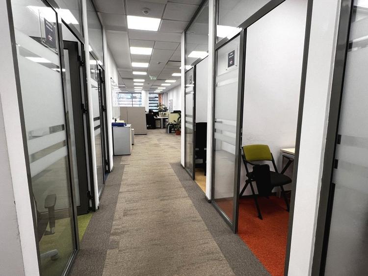 Birou, de 375 mp, în Central