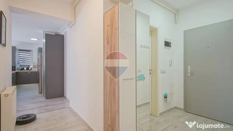 Apartament cu 3 camere decomandat în Tractorul