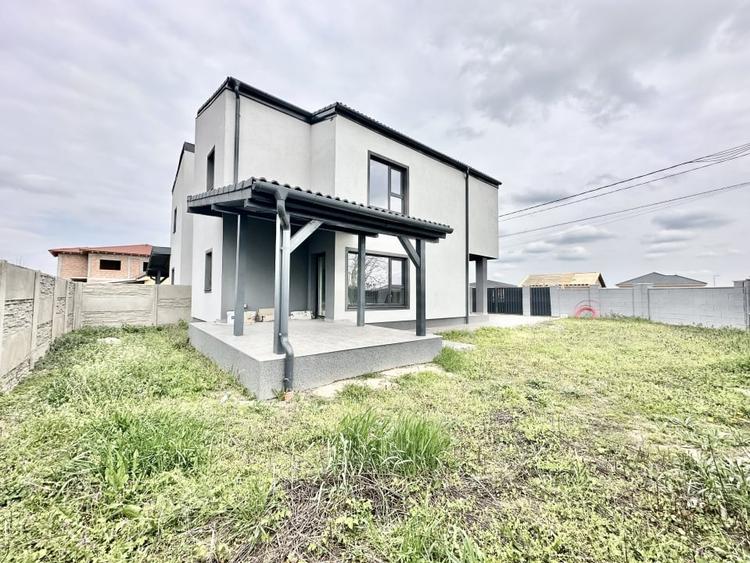 Duplex cu 3 camere cu Canalizare în Moșnița Nouă