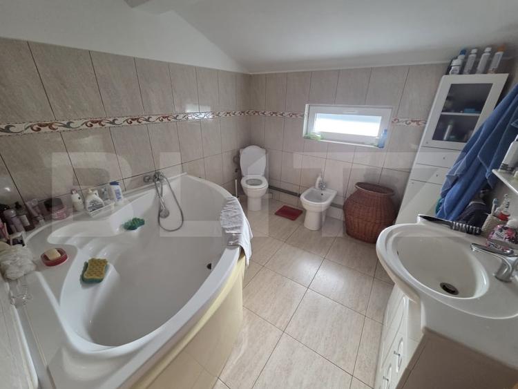 Casă individuală cu 6 camere cu Canalizare în Micro 3