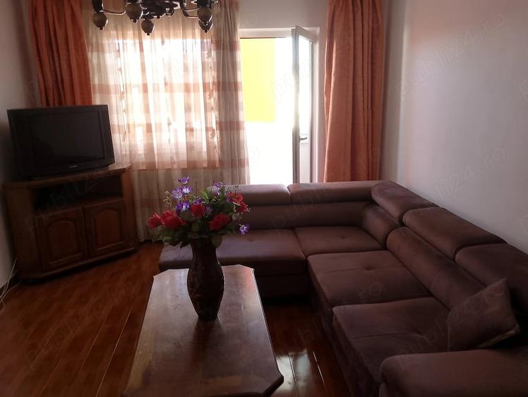 Apartament cu 2 camere decomandat în Tractorul