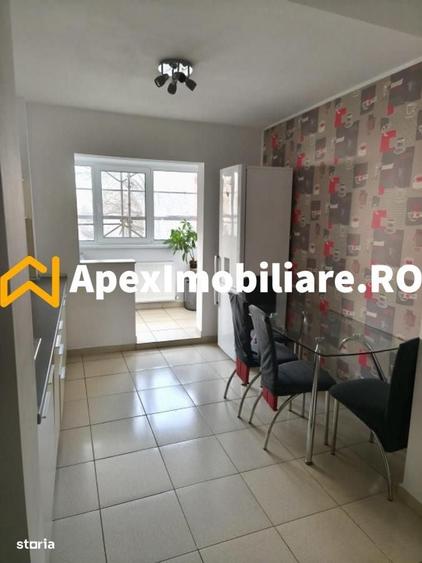 Apartament cu 3 camere semidecomandat în Costin Georgian