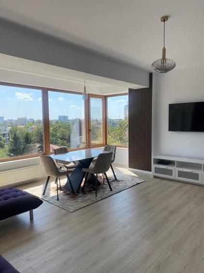 Apartament cu 3 camere decomandat, mobilat în Băneasa
