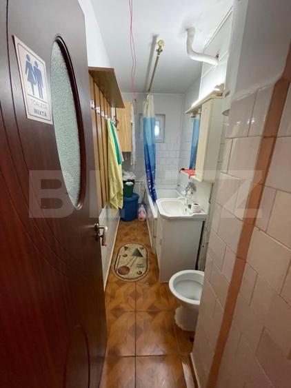 Apartament cu 3 camere semidecomandat, mobilat în Craiovița Nouă