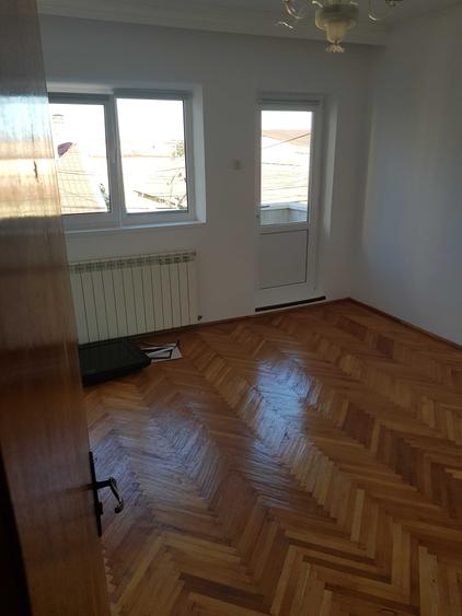Casă cu 4 camere în Exterior Vest