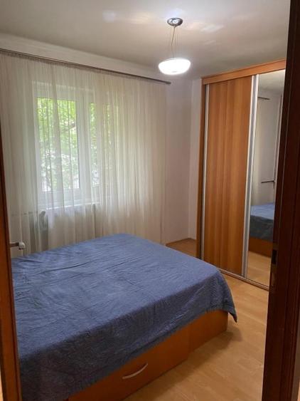 Apartament cu 2 camere semidecomandat, mobilat în Berceni