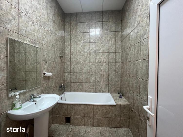 Spațiu comercial, de 85 mp, în Central