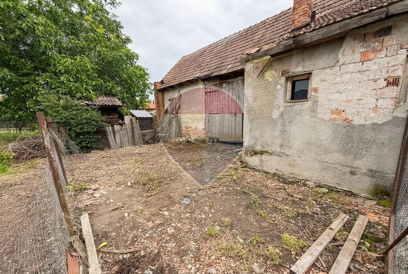 Casă cu Teren 1330 Mp în Central