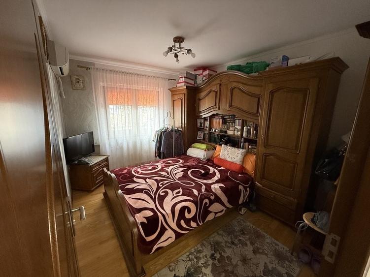 Apartament cu 4 camere decomandat în Radu Negru