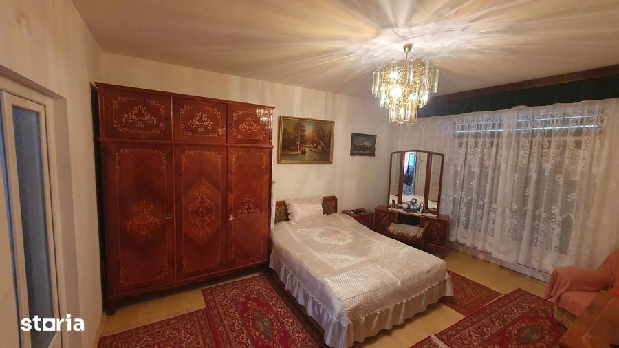 Casă cu 3 camere cu Teren 2795 Mp în Central
