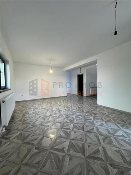 Casă individuală cu 5 camere cu Canalizare în Stâlpu
