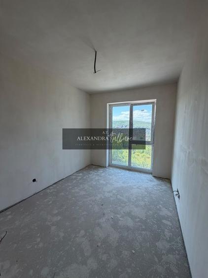 Apartament cu 3 camere semidecomandat în Zorilor