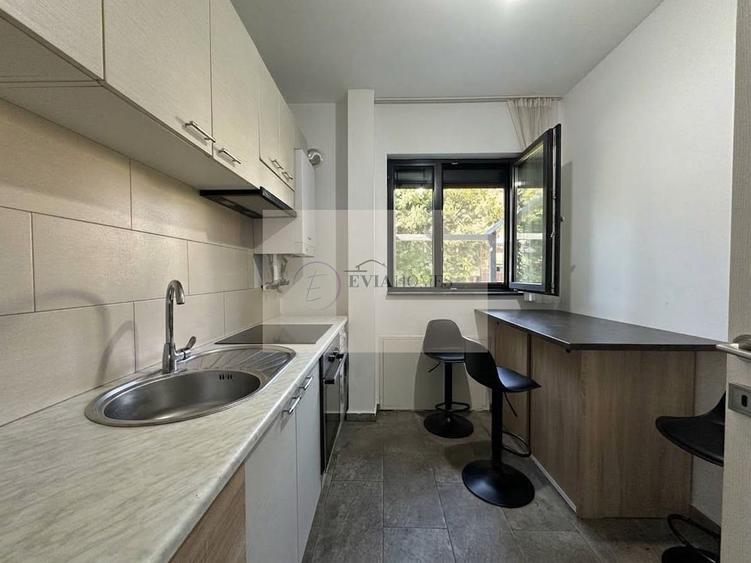 Apartament cu 3 camere semidecomandat, mobilat în Bună Ziua