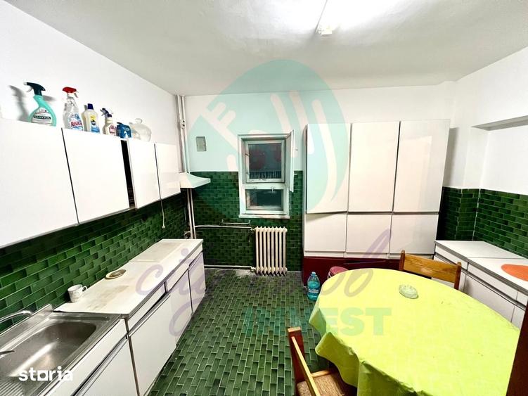 Apartament cu 4 camere semidecomandat în Centrul Civic