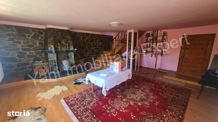 Casă cu 3 camere cu Teren 2469 Mp în Nucșoara