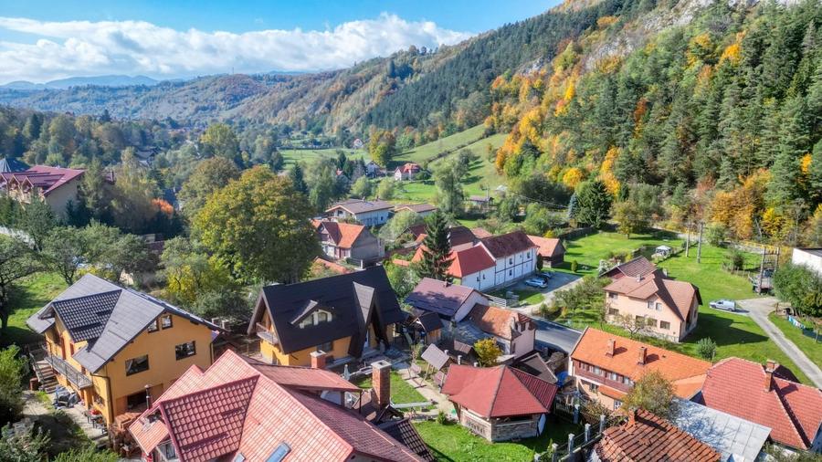 Casă individuală cu 3 camere cu Teren 385 Mp în Bran